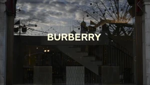 \"Burberry\" 1700 iş yerini ixtisar etməyi planlaşdırır