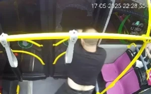 Bakıda sərxoş sərnişin avtobusun şüşəsini sındırdı - ANBAAN GÖRÜNTÜLƏR