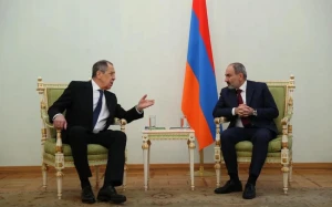 Lavrov İrəvanda Paşinyanla görüşdü