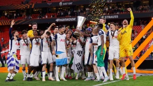 17 ildən sonra \"Tottenhem\"dən tarixi uğur