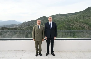 İlham Əliyev Şahbaz Şəriflə Laçında nahar masasında - FOTOLAR