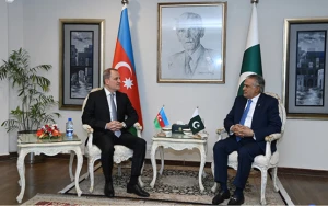 Ceyhun Bayramov pakistanlı həmkarı ilə müzakirə apardı