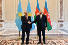 İlham Əliyev Tokayevi təbrik etdi