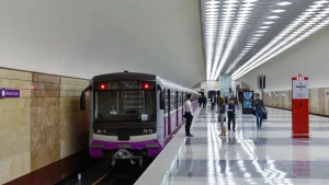 Bakıda bu yüksək vəzifəli şəxs işə metro ilə getdi - FOTO