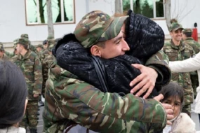 Əsgərlərlə görüşə qadağa qoyuldu