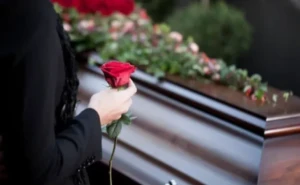 Məşhur müğənni vəfat etdi - FOTO