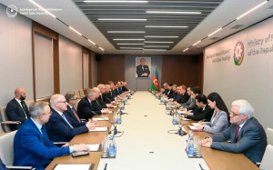 Ceyhun Bayramov rusiyalı diplomatları qəbul etdi