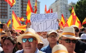 İspaniyada on minlərlə insan hökumətə etiraz etdi