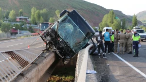 Sərnişin avtobusu aşdı - Xəsarət alanlar var