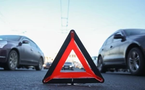 Mikroavtobusla yük avtomobili toqquşdu - 3 yaralı