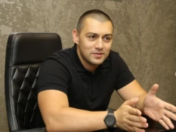 \"Face Studio\"ların rəhbəri keçmiş həyat yoldaşından azyaşlı övladını alır - İDDİA