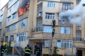 Sumqayıtda yaşayış binasında YANĞIN - VİDEO
