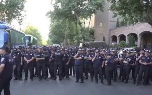 Ermənistan İstintaq Komitəsinin binası ətrafında saxlanılanlar var