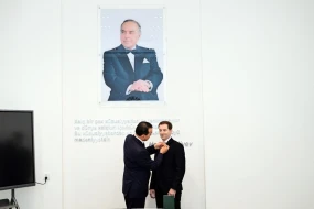 Əməkdar artist medalla təltif edildi - FOTOLAR
