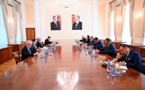 Əli Əsədov Ersin Tatarla müzakirə apardı