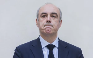 Fransada deputat intihar etdi