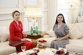 Leyla Əliyeva Qurbanqulu Berdiməhəmmədovun qızı ilə görüşdü