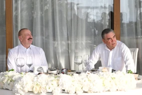 Liderlər naharda