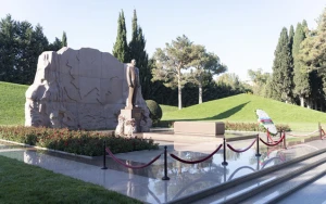 Qurbanqulu Berdiməhəmmədov Fəxri xiyabanda