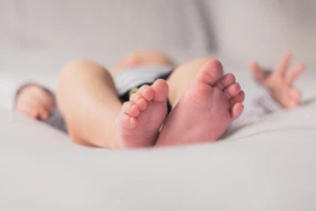 &nbsp;25 günlük körpənin meyiti tapıldı