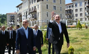 Prezidentlər Şuşada yaşayış kompleksində - FOTOLAR