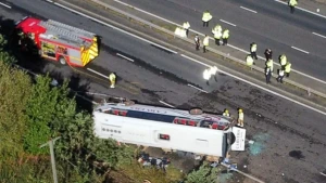 Məktəb avtobusu aşdı - 1 ölü, 21 yaralı