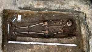 Orta əsrlər cəngavərinin skeleti tapıldı