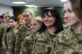 Ukrayna ordusunda qadınların sayı artır
