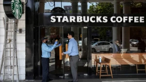 \"Starbucks\"ın qlobal satışları azalmağa davam edir