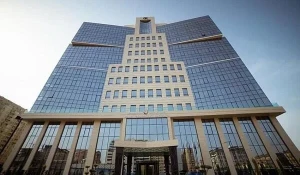 Nazirlik binasının şüşələrinin yuyulmasına 247 min manat ayırdı