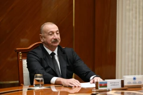 İlham Əliyevə “Axaltəkə” atı hədiyyə edildi