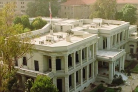 Böyük Britaniya Misirdəki səfirliyini müvəqqəti bağladı