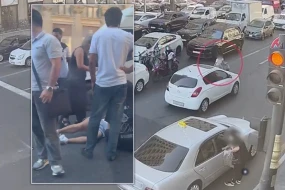 Yolu qaçaraq keçən qızı maşın vurdu - ANBAAN GÖRÜNTÜ