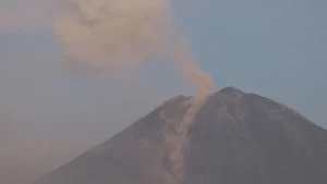 İndoneziyada Semeru vulkanı 2 dəfə püskürdü - Xəbərdarlıq edildi
