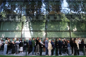 Armani ilə vidalaşmağa 10 mindən çox insan gəldi