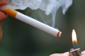 Bu ölkədə uşaqları siqaret çəkən valideynlər cəzalandırılacaq