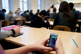 Bütün məktəblərdə telefon qadağan ediləcək - RƏSMİ