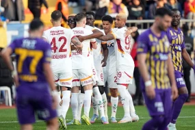 \"Qalatasaray\" qələbələri sıralayır