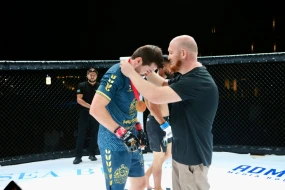 Alim Nəbiyev MMA-də debütünü inamlı qələbə ilə başladı - FOTO/VİDEO