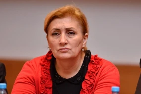 Deputat Məlahət İbrahimqızının ayağı sındı