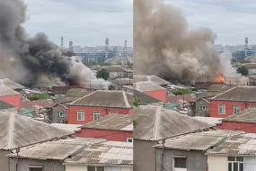 Bakıda ev yanır