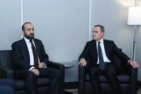Ceyhun Bayramovla Mirzoyan görüşdü