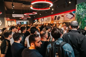 “iPhone 17” üçün gecəyarısı növbəsi: “Kontakt”da satışlar rekorda çatdı