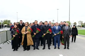 Mədəniyyət Nazirliyinin kollektivi şəhidlərin xatirəsini yad etdi - FOTOLAR
