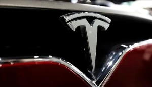 \"Tesla\"da robot işçiyə xəsarət yetirdi