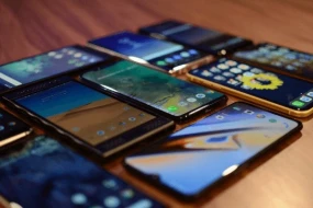 Bahalı telefon həvəsi - Ehtiyac, yoxsa trend?