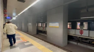 İstanbulda metroda yanğın - Sərnişinlər təxliyə edildi