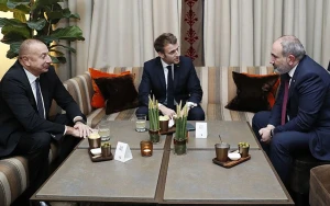 Makron Əliyev və Paşinyanı sülhə görə təbrik etdi