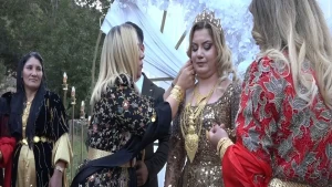Qəribə toy! Gəlinə 1,5 kiloqram qızıl taxıldı