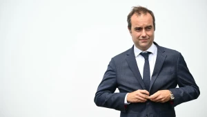 Fransanın baş naziri istefa verdi
